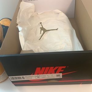 Air Jordan 1 Retro High OG , authentic